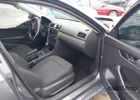 2013 Volkswagen Passat 2.5L S z USA, uszkodzony, nr VIN 1VWAP7A30DC078037